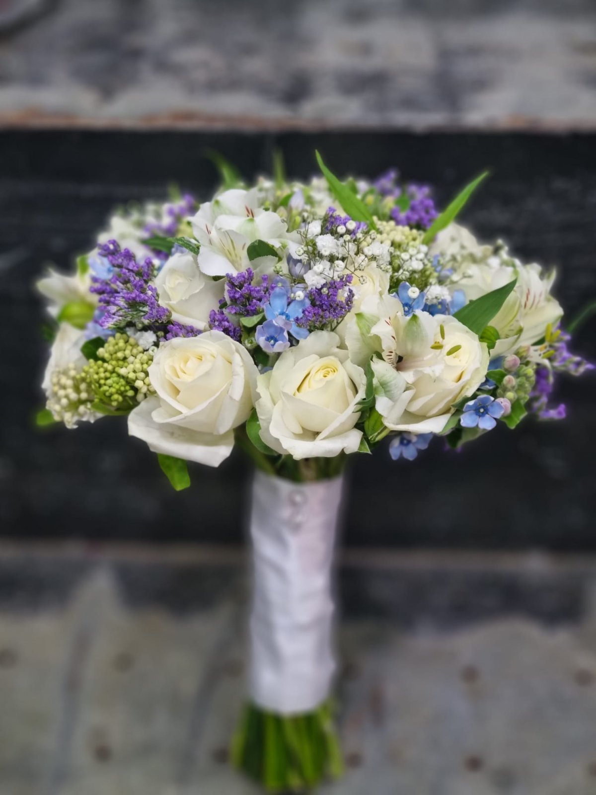 כלה בסגול לבן