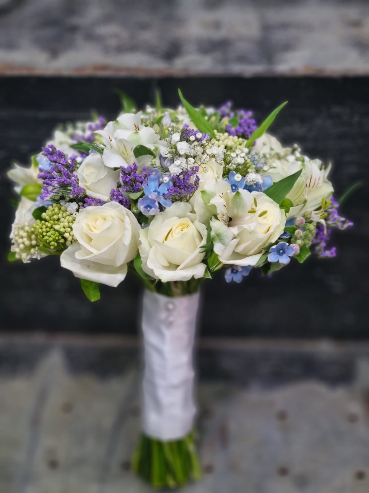 כלה בסגול לבן